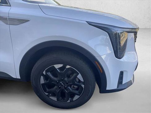 Used 2024 Kia Sorento S image 11