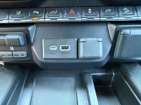 Certified 2022 Chevrolet Silverado 2500 LTZ w/ LTZ Plus Package AWD/4WD image 28
