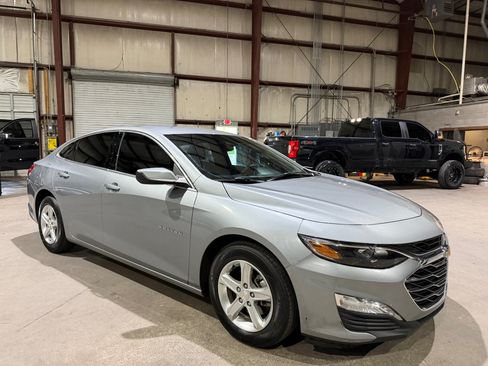 Used 2024 Chevrolet Malibu LT FWD image 2