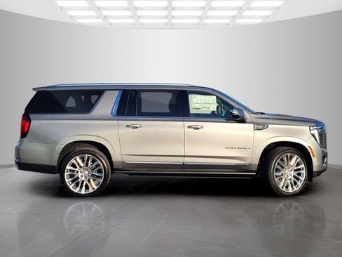 New 2026 GMC Yukon XL Denali w/ Denali Reserve Package AWD/4WD image 3