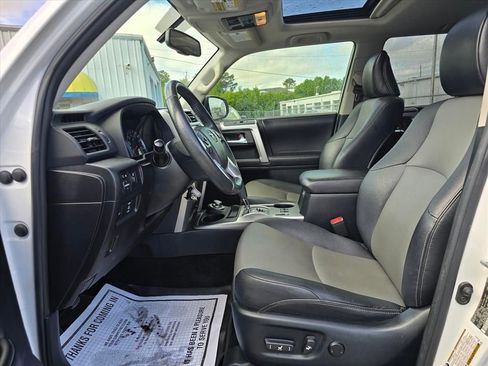 Used 2016 Toyota 4Runner 4WD image 12