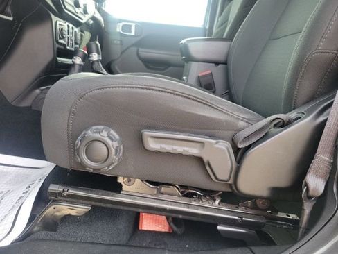 Used 2022 Jeep Wrangler Unlimited Sport image 15