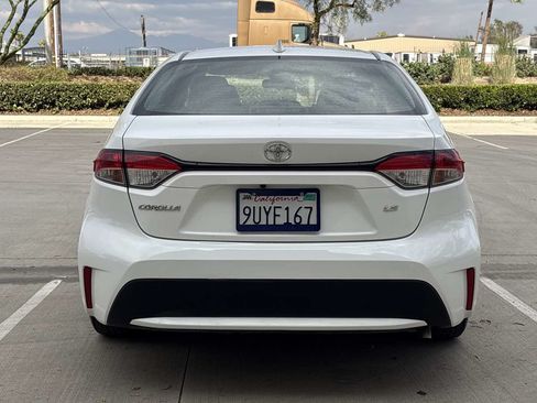 Used 2021 Toyota Corolla LE FWD image 4