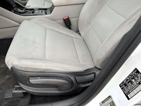 Used 2019 Hyundai Tucson SE AWD/4WD image 16