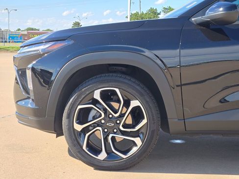 Used 2025 Chevrolet Trax RS w/ Driver Confidence Package FWD image 28