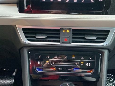 New 2026 Volkswagen Taos SE image 16