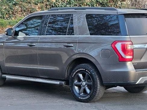 Used 2018 Ford Expedition XLT w/ Equipment Group 202A AWD/4WD image 3