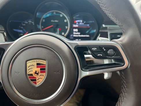 Used 2017 Porsche Macan Turbo AWD/4WD image 40