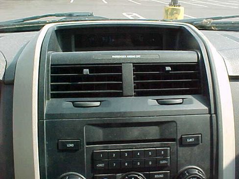 Used 2011 Ford Escape XLS w/ 102A Rapid Spec Order Code image 14