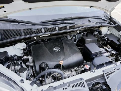 Used 2020 Toyota Sienna Limited Premium image 25