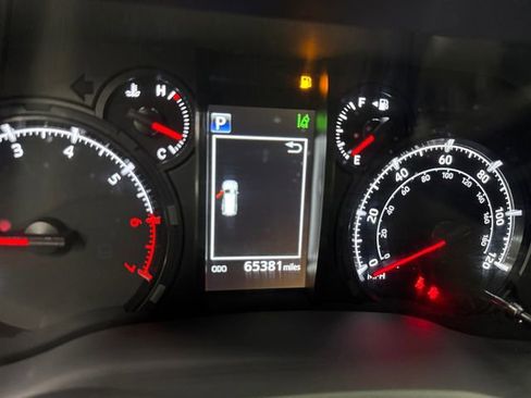 Used 2021 Toyota 4Runner SR5 Premium w/ Moonroof Package AWD/4WD image 2