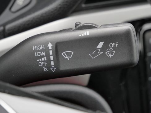 Certified 2020 Volkswagen Passat 2.0T SE image 33