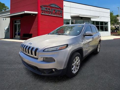 Used 2016 Jeep Cherokee Latitude w/ Safety/Convenience Group AWD/4WD image 1