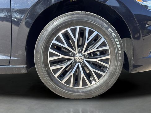 Used 2021 Volkswagen Jetta R-Line image 9