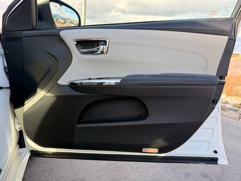 Used 2018 Toyota Avalon XLE Premium image 28