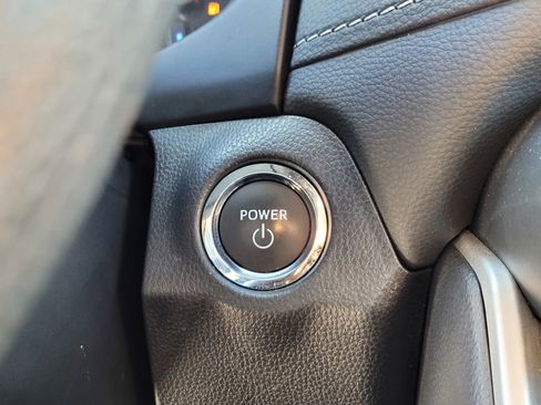 Used 2025 Toyota RAV4 XLE AWD/4WD image 28