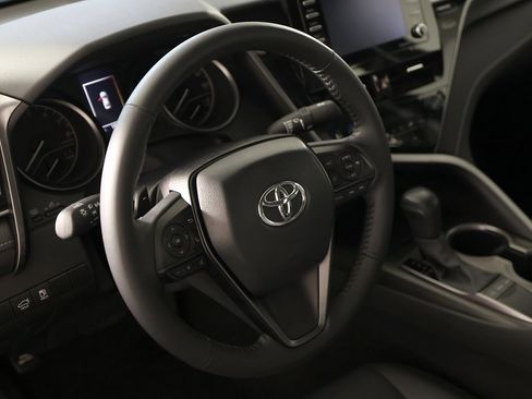 Used 2024 Toyota Camry SE image 16