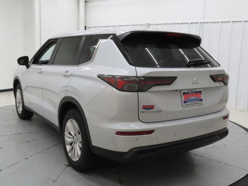 New 2026 Mitsubishi Outlander ES AWD/4WD image 6