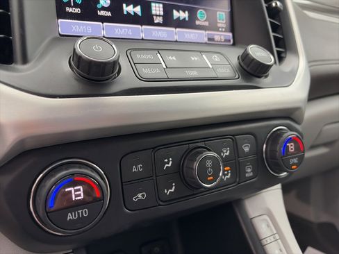 Used 2019 GMC Acadia SLT image 17