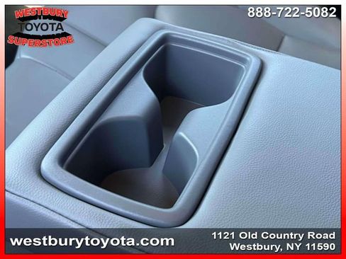 Used 2023 Toyota Highlander XLE AWD/4WD image 16