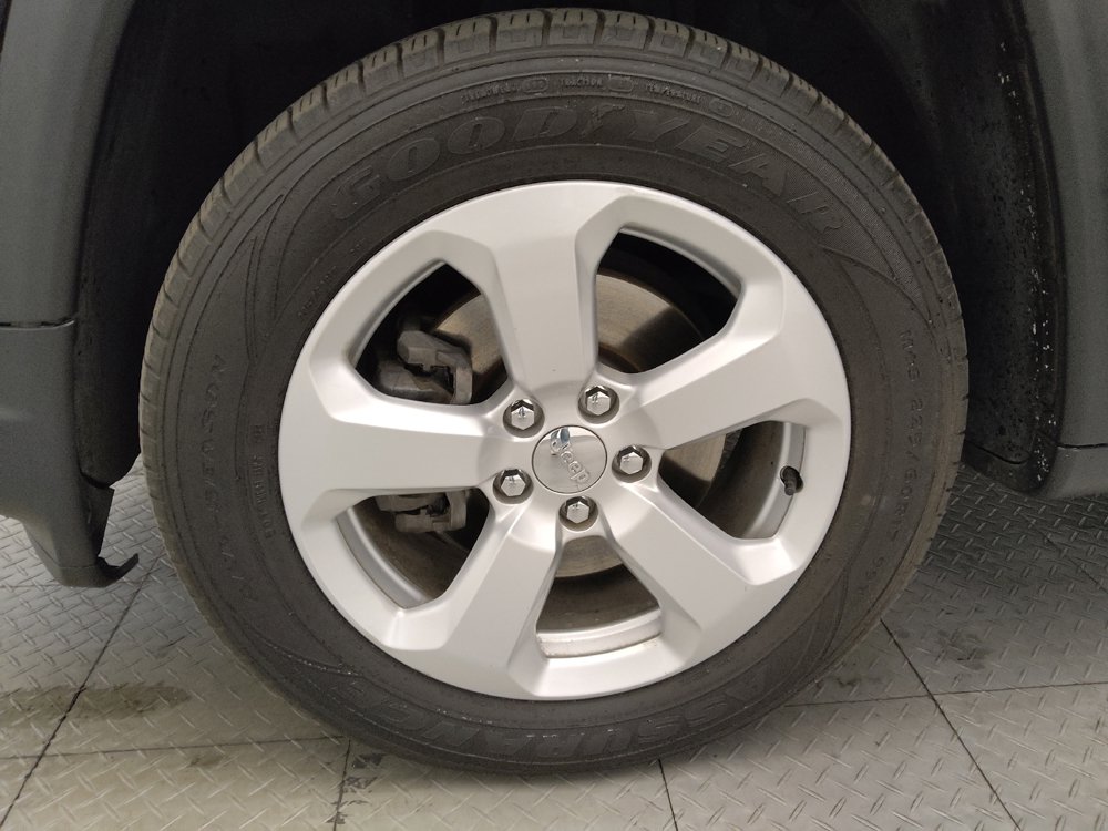Used 2018 Jeep Compass Latitude w/ Popular Equipment Group FWD image 31