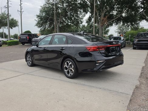 Used 2019 Kia Forte LXS FWD image 6
