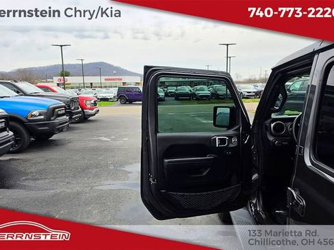 Used 2022 Jeep Gladiator Sport image 13