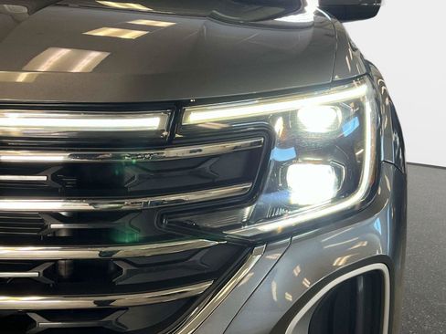 Certified 2025 Volkswagen Atlas SE image 10