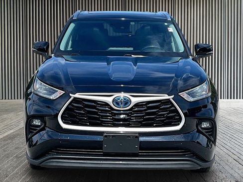 Used 2020 Toyota Highlander XLE AWD/4WD image 4