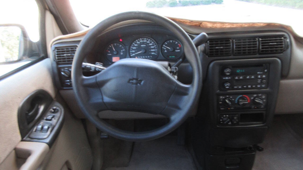 Used 2002 Chevrolet Venture Plus FWD image 28