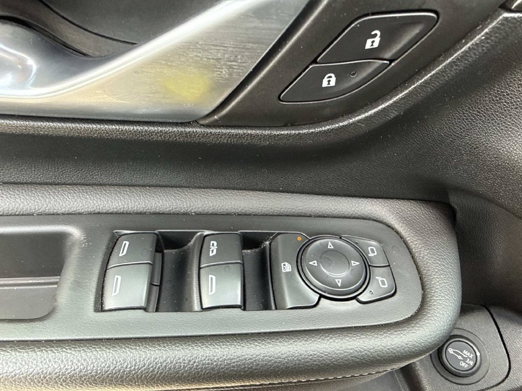 Used 2022 GMC Terrain SLE w/ Driver Convenience Package FWD image 19
