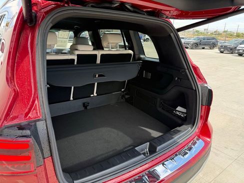 Used 2025 Mercedes-Benz GLB 250 image 10