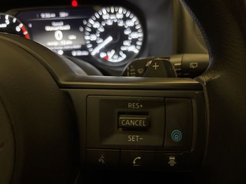 Used 2024 Nissan Rogue SV image 16