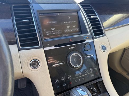 Used 2015 Ford Taurus Limited w/ Equipment Group 301A image 18
