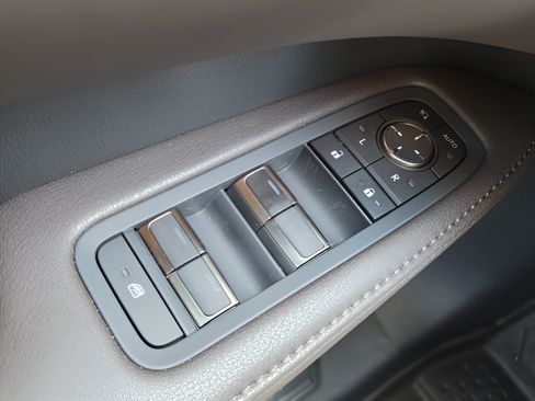 Certified 2025 Lexus RX 450h AWD w/ Convenience Package image 29