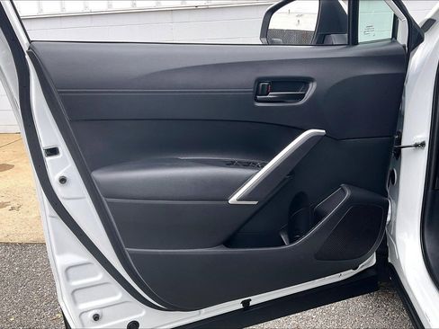 Used 2024 Toyota Corolla Cross LE image 27