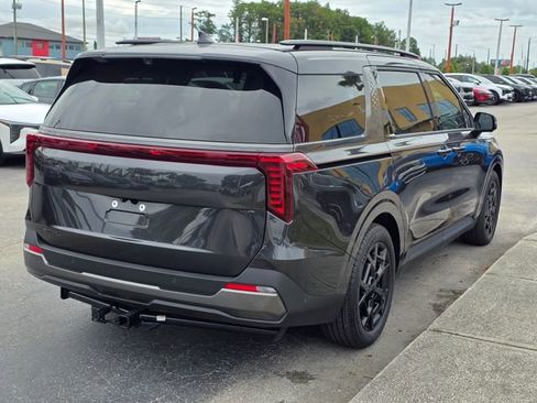 Certified 2025 Kia Carnival SX Prestige FWD image 8