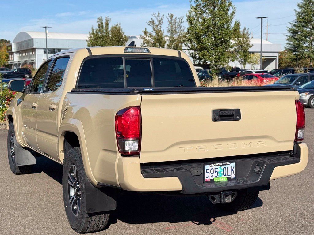 Used 2016 Toyota Tacoma TRD Sport w/ Towing Package RWD image 3
