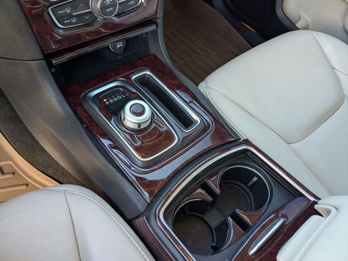 Used 2015 Chrysler 300 Limited w/ Driver Convenience Group image 19