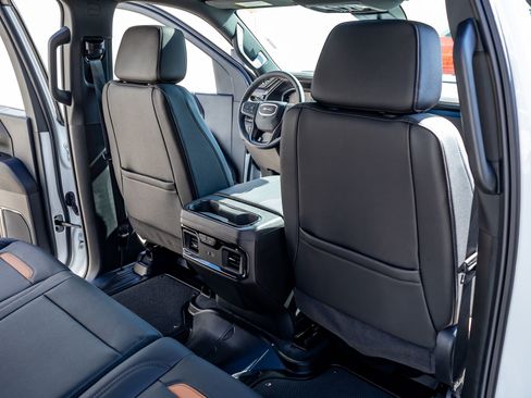 Used 2025 GMC Sierra 2500 AT4 w/ Technology Package image 29