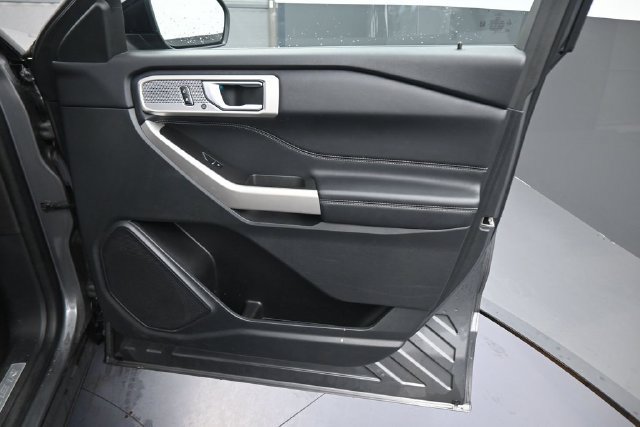 Used 2023 Ford Explorer Limited w/ Hybrid Equipment Group 310A AWD/4WD image 13