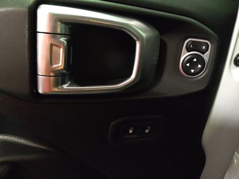 Used 2019 Jeep Wrangler Sport AWD/4WD image 27