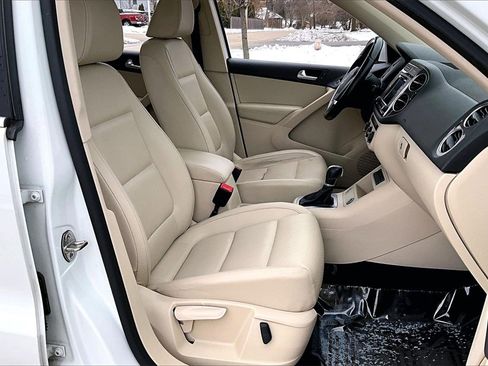 Used 2016 Volkswagen Tiguan SE image 30