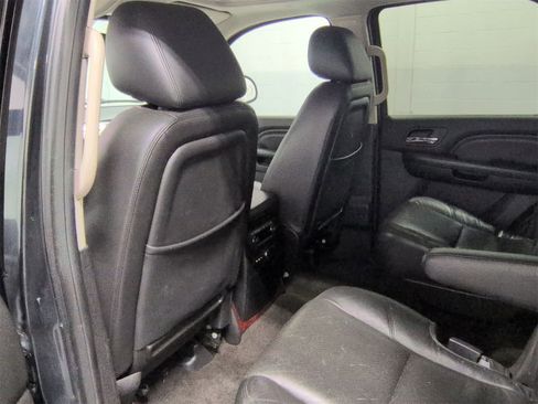 Used 2012 Cadillac Escalade Luxury image 19