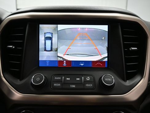 Used 2017 GMC Acadia Denali w/ Technology Package FWD image 32
