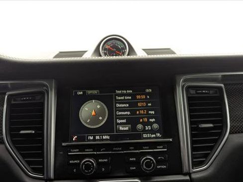 Used 2016 Porsche Macan Turbo image 34
