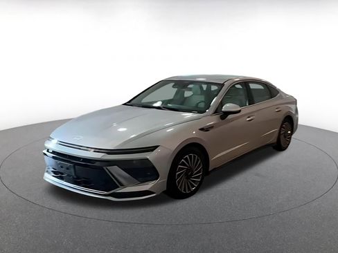 Used 2025 Hyundai Sonata SEL FWD image 8