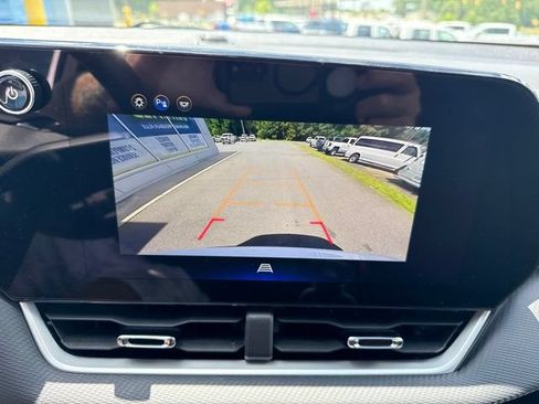 Used 2025 Chevrolet Equinox LT AWD/4WD image 16