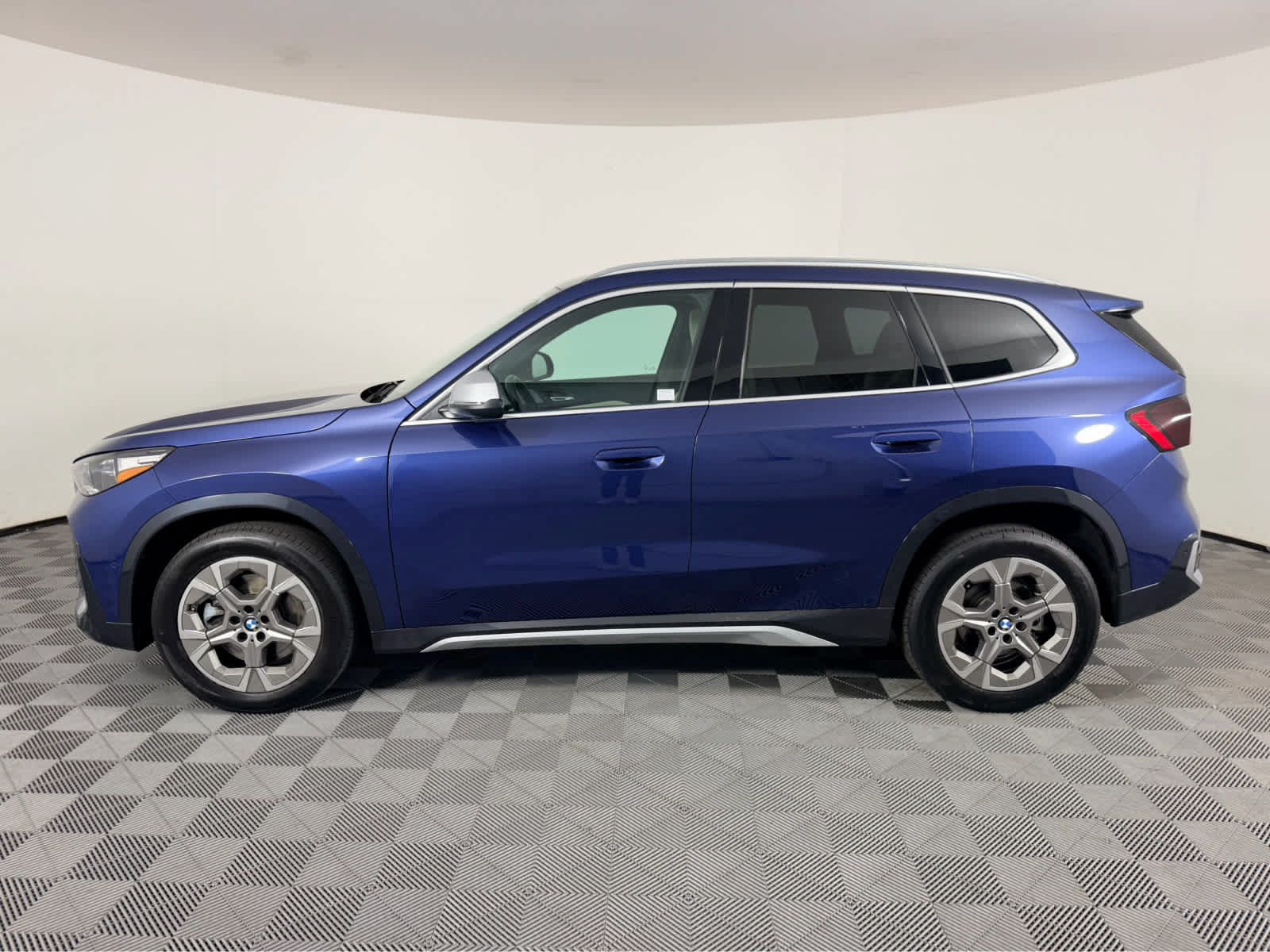 Used 2024 BMW X1 xDrive28i w/ Convenience Package AWD/4WD image 6