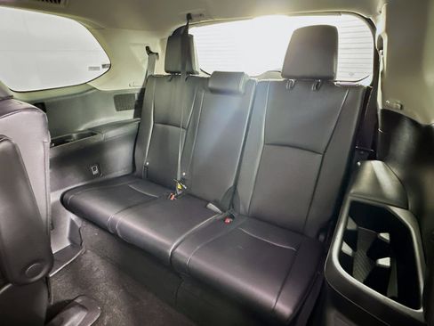 Used 2025 Toyota Grand Highlander XLE image 28